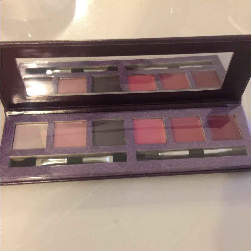 New lip and eye palette